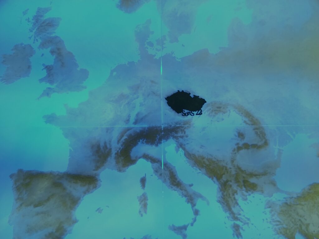 Prosvícená 3D mapa Evropy / Europe 3D map in blue light going through.
